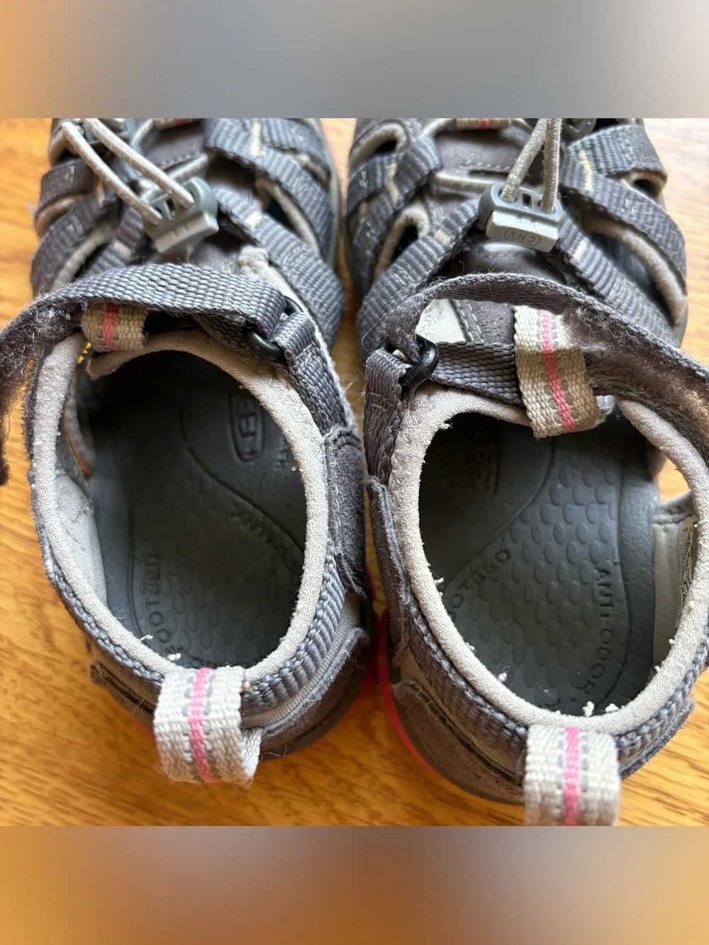 KEEN Kids Girls Sandals Gray Pink Hiking Play Durable Gorpcore Outdoors Sz 11